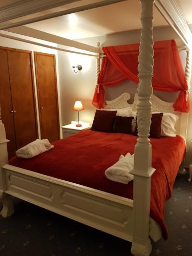 Dolbrodmaeth Riverside Hotel