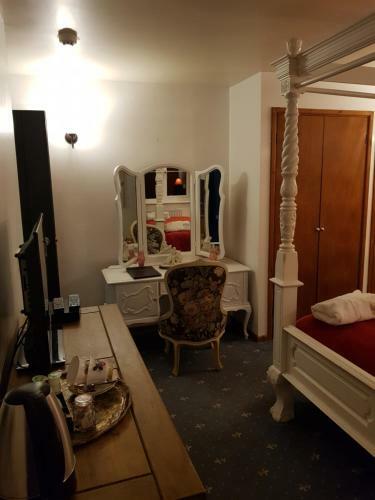 Dolbrodmaeth Riverside Hotel