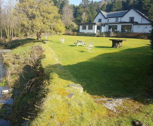 Dolbrodmaeth Riverside Hotel
