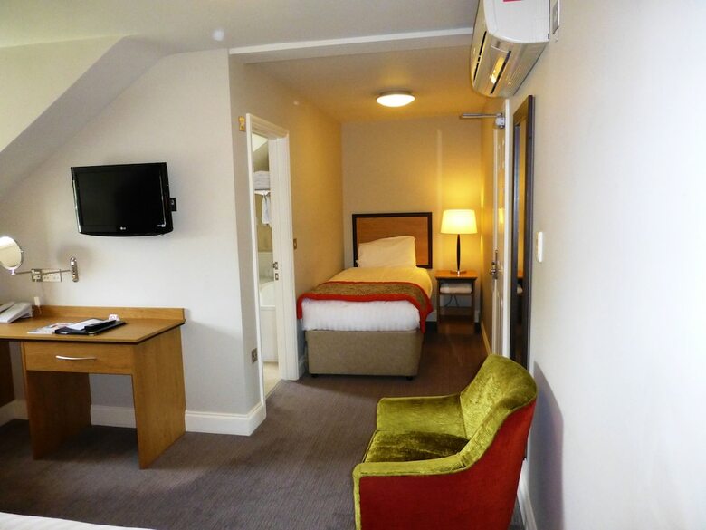 The Riverside House Hotel