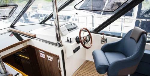 Jacht Motorowy Nautika 1300 Lux