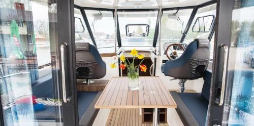 Jacht Motorowy Nautika 1300 Lux