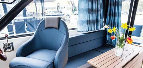 Jacht Motorowy Nautika 1300 Lux