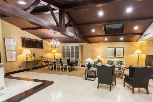 Villa Luxury Rustic House - O Rego Da Santa Mari�a