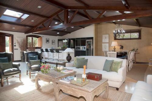Villa Luxury Rustic House - O Rego Da Santa Mari�a
