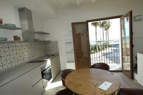 Ar28-1, Coqueto Apartamento En Primera L�nea de Playa