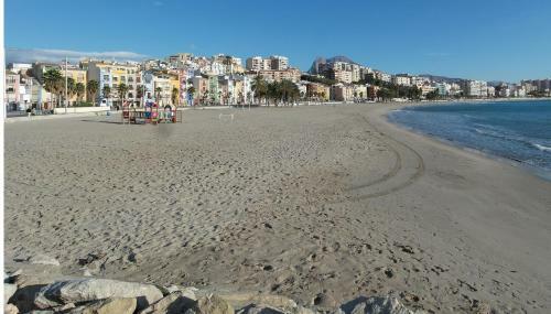 Ar28-1, Coqueto Apartamento En Primera L�nea de Playa