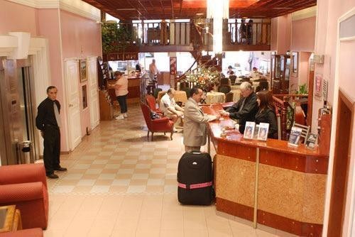 Art Deco Hotel & Suites