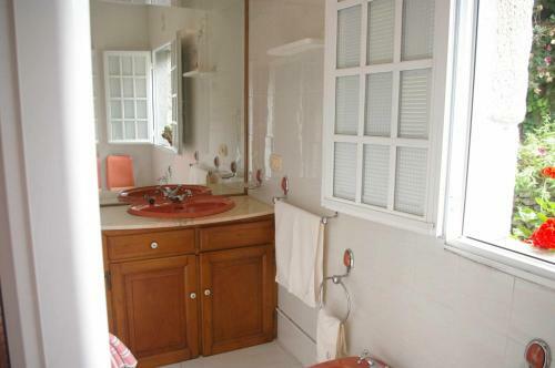 Vivienda R�stica Con Jard�n Y Patio Interior
