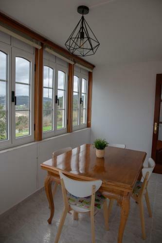 Beachfront Surf & Holiday House, Up To 12 Persons
