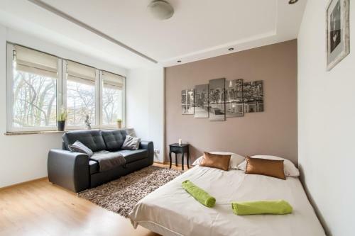 Balcony Apartment Near Old Town