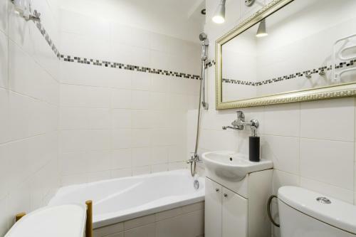 Balcony Apartment Near Old Town