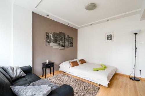 Balcony Apartment Near Old Town