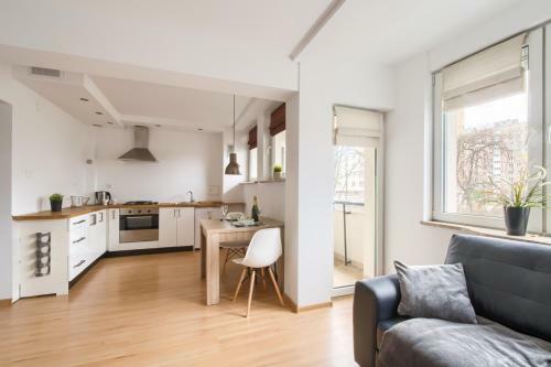 Balcony Apartment Near Old Town