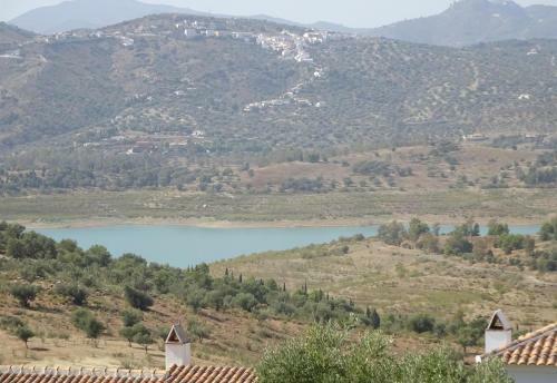 Villa Rosana Lake Vinuela