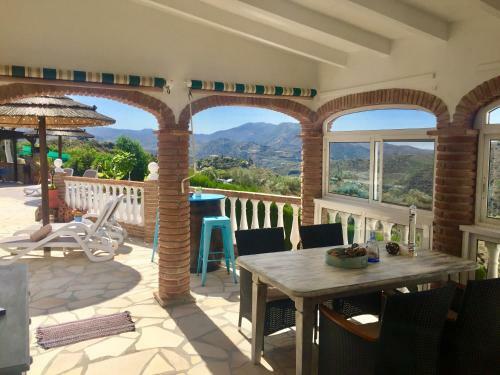 Casira, Ruime Villa & 2 Studio's - 8 Personen