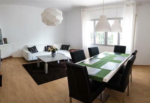 Villa With Great Pool Dog Friendly