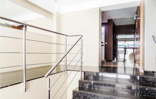 Beautiful Apartment In Vinar�s With 3 Bedrooms