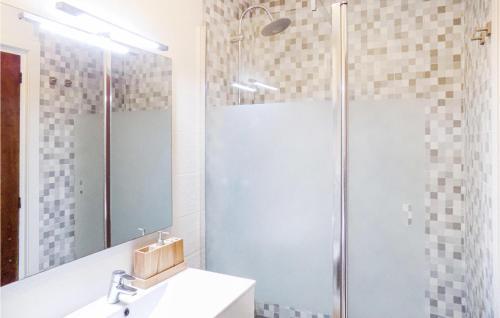 Beautiful Apartment In Vinar�s With 3 Bedrooms