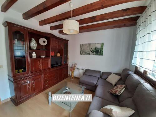 Bizentenea