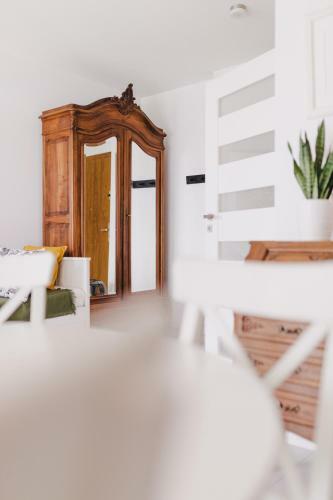 Apartments Wisniowa With Private Parking Place