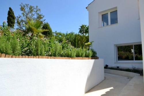 New 4 Bed Designer Villa With Pool