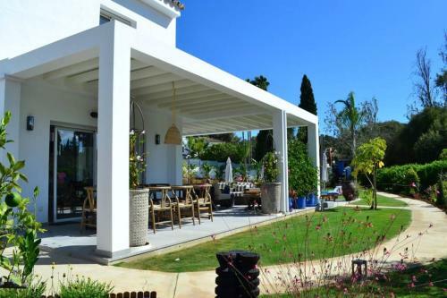 New 4 Bed Designer Villa With Pool