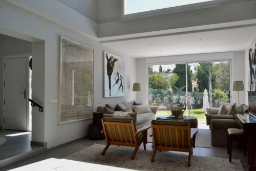 New 4 Bed Designer Villa With Pool