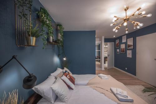 Spacious Apart ~ 150m Main Square ~ Self Check-in 24h