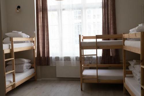 Quantum Hostel