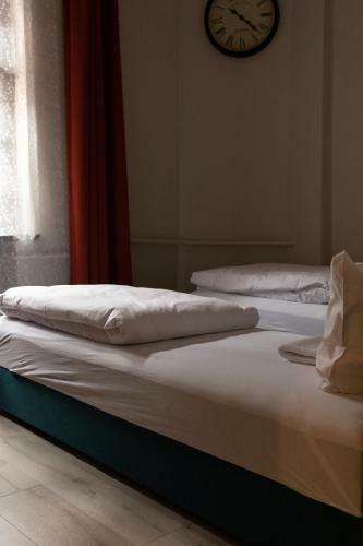 Quantum Hostel