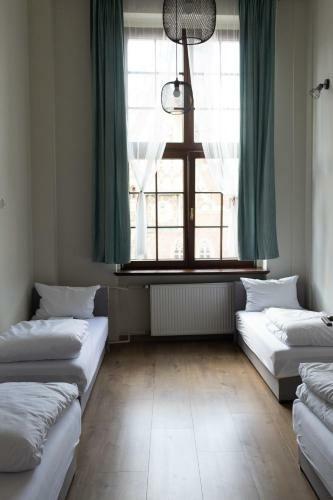 Quantum Hostel