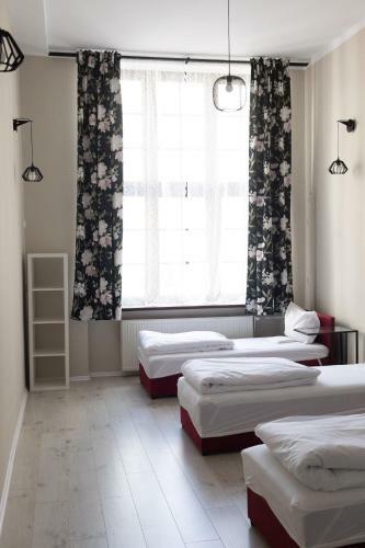 Quantum Hostel