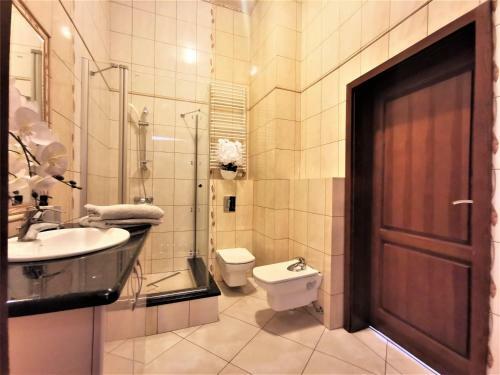 Luxurious Apartment 450m2 -lift -3garages -bilard -jacuzzi