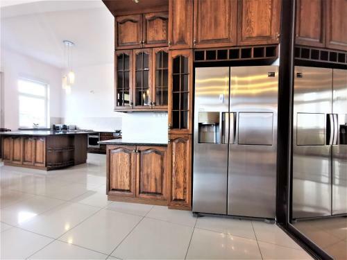 Luxurious Apartment 450m2 -lift -3garages -bilard -jacuzzi