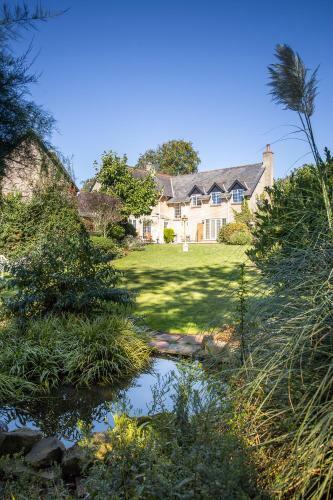 Hostal Cricket Field House