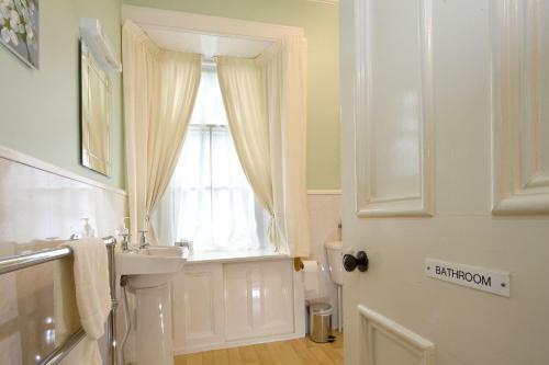 Hostal St Annes Guest House