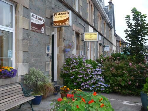 Hostal St Annes Guest House