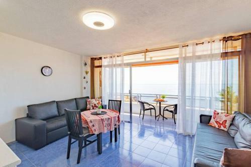Ocean Breeze Apartment
