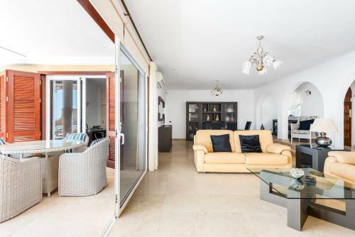 Los Gigantes Cliffs And Ocean Front Villa
