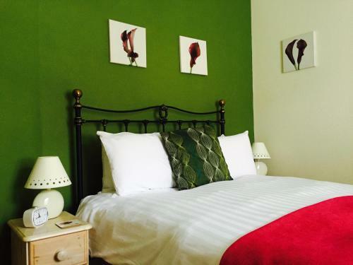 Hostal Longmead House