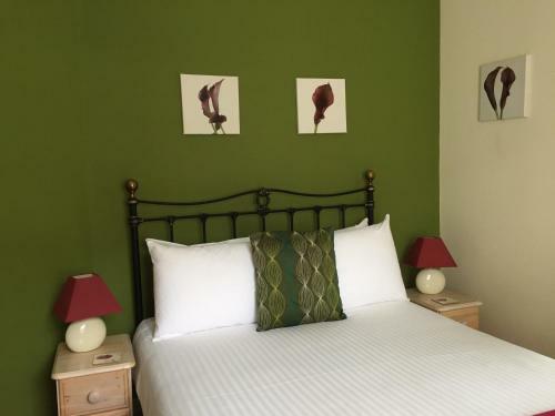 Hostal Longmead House