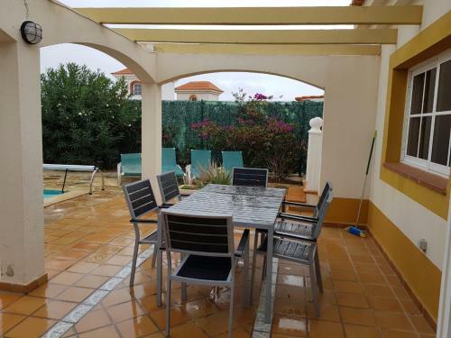 Villa Dwarika, Home Away From Home - Private Heated Pool And Jacuzzi