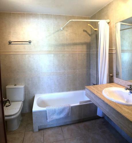 Villa Dwarika, Home Away From Home - Private Heated Pool And Jacuzzi