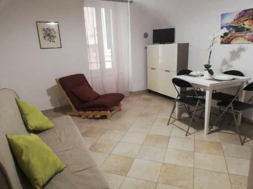 Apartamento Casa Medievale Pieno Centro Sanremo