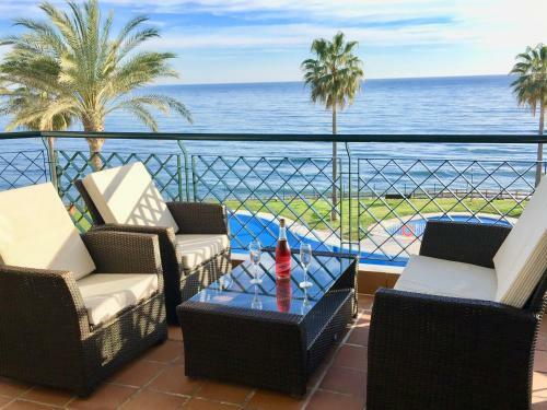 Mi Capricho B16 Beachfront Apartment