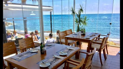 Mi Capricho B16 Beachfront Apartment