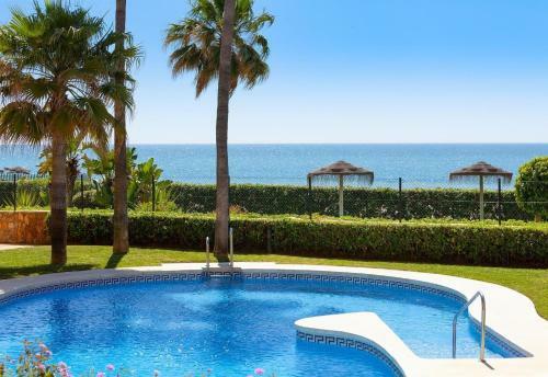 Luxury Front Line Beach Apartment