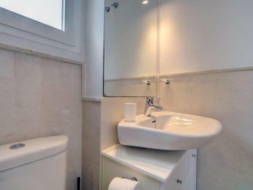 15 Sunny Apartment, Terrace, Wifi!