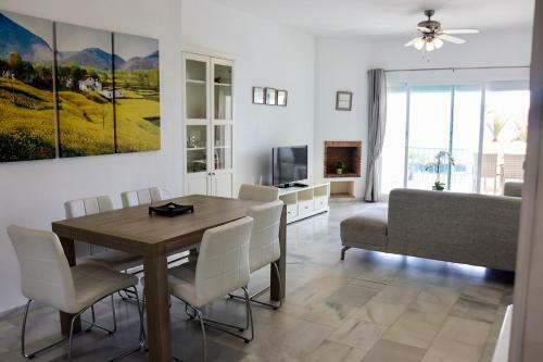 Lets In The Sun Arruzafa Playa Apartment